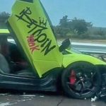 Lamborghini tabrak Suzuki Ignis.