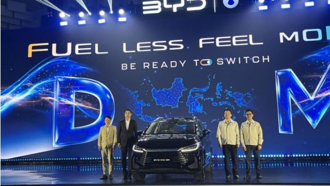 BYD M6 DM Versi Hybrid Resmi Hadir di RI, Klaim Irit 65 Km/Liter.