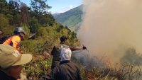 Kebakaran Gunung Bromo Meluas hingga 70 Hektare, Api Merembet ke Arah Malang.
