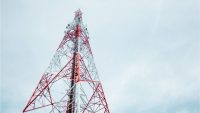 Ilustrasi menara pemancar sinyal internet.