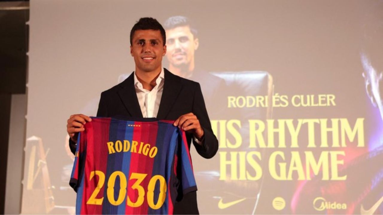 Rodri Resmi Gabung Barcelona, Hansi Flick: Dia Pemain Fantastis.