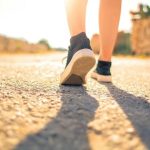 Jalan Kaki 30 Menit Bisa Bantu Turunkan Tekanan Darah, Ini Tipsnya.